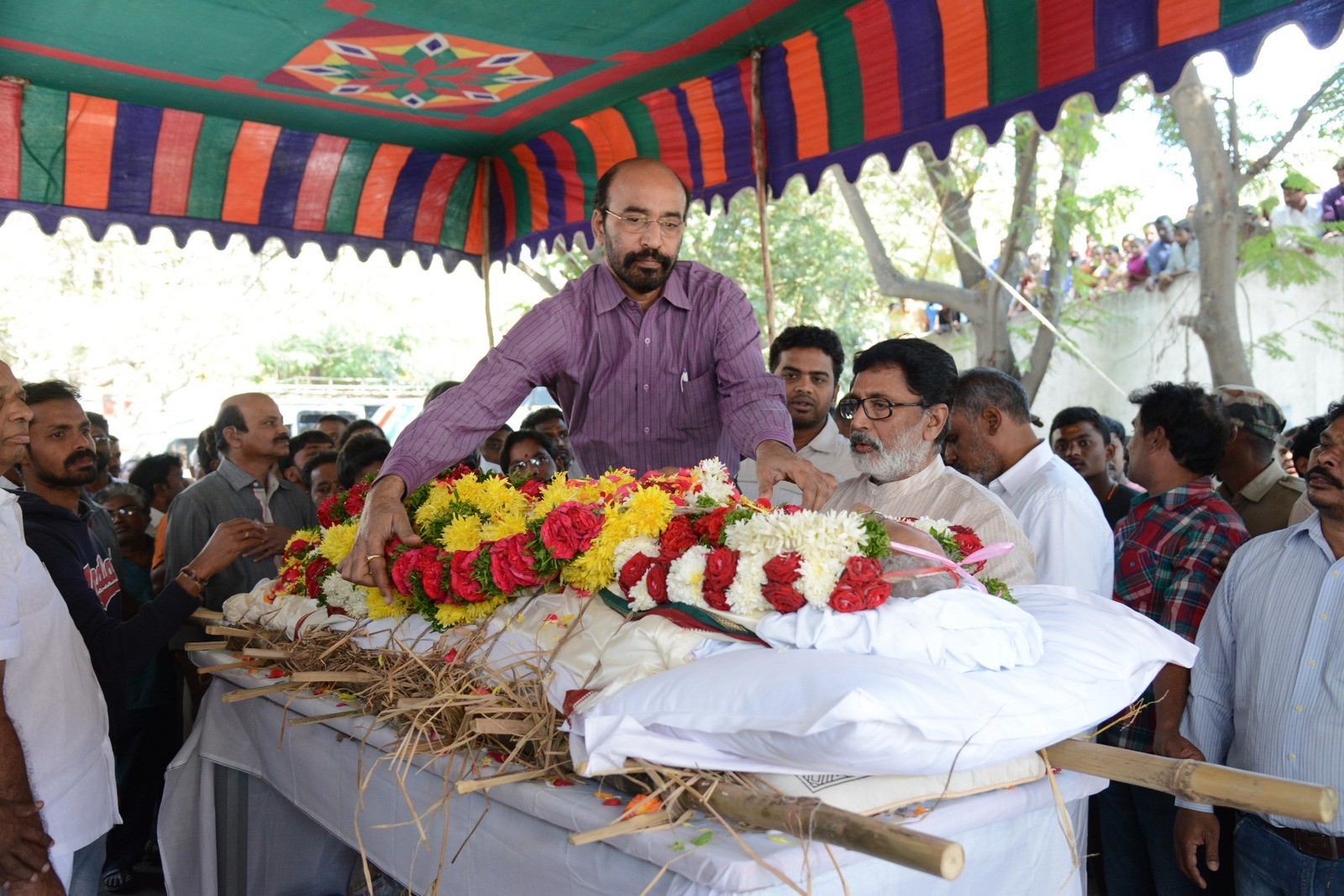 VB Rajendra Prasad Condolences Photos 02 - 105 / 170 photos