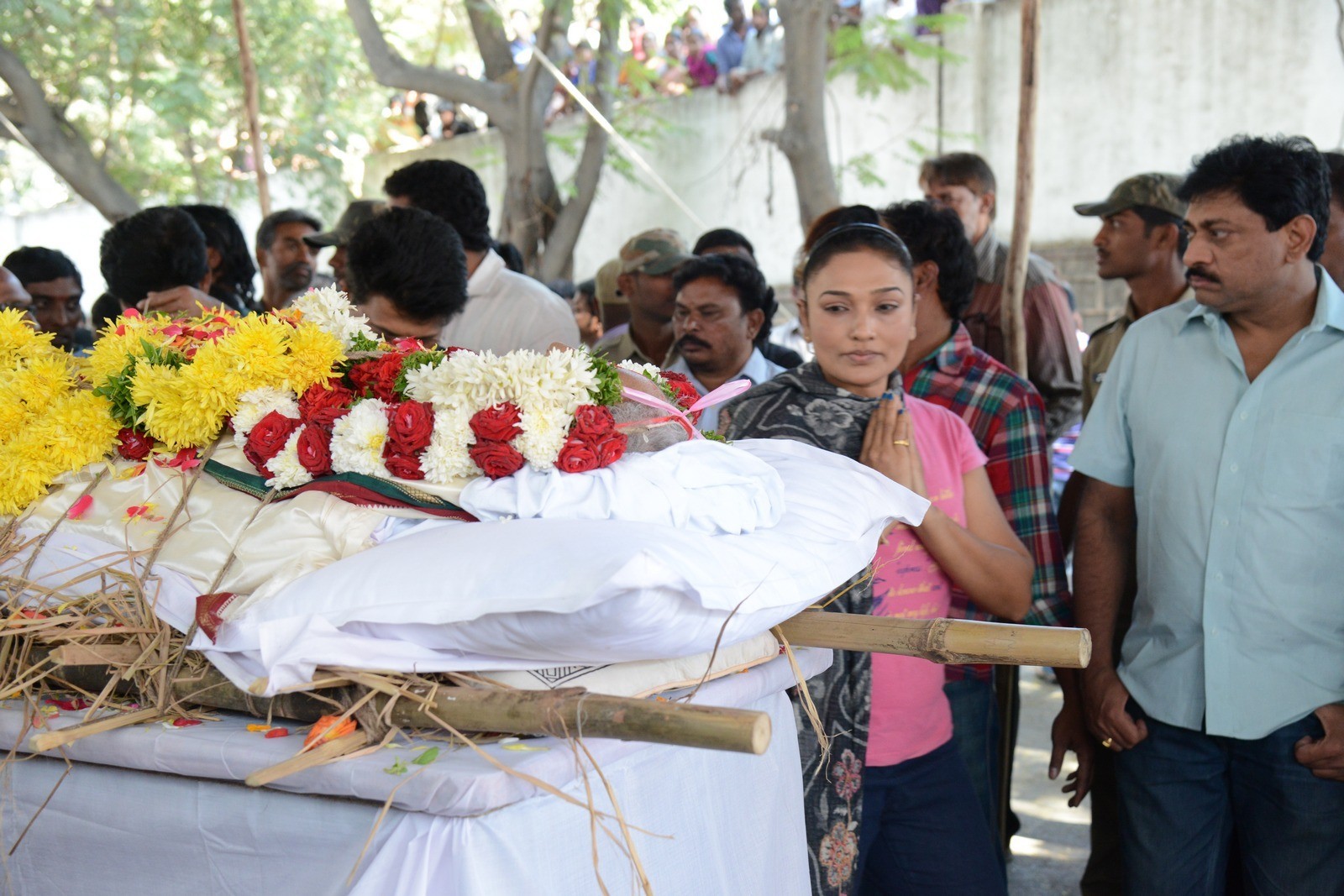 VB Rajendra Prasad Condolences Photos 02 - 157 / 170 photos