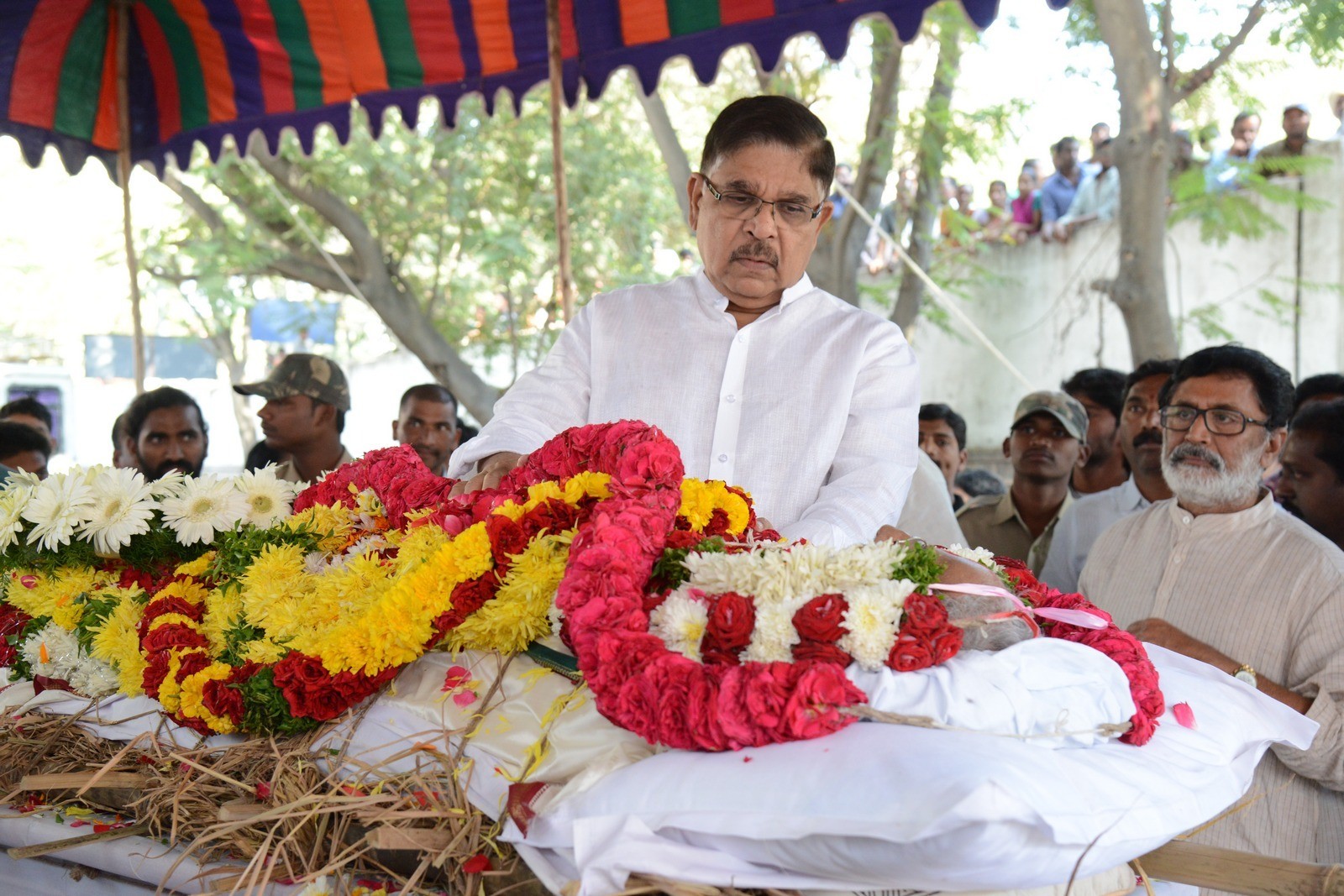 VB Rajendra Prasad Condolences Photos 02 - 165 / 170 photos
