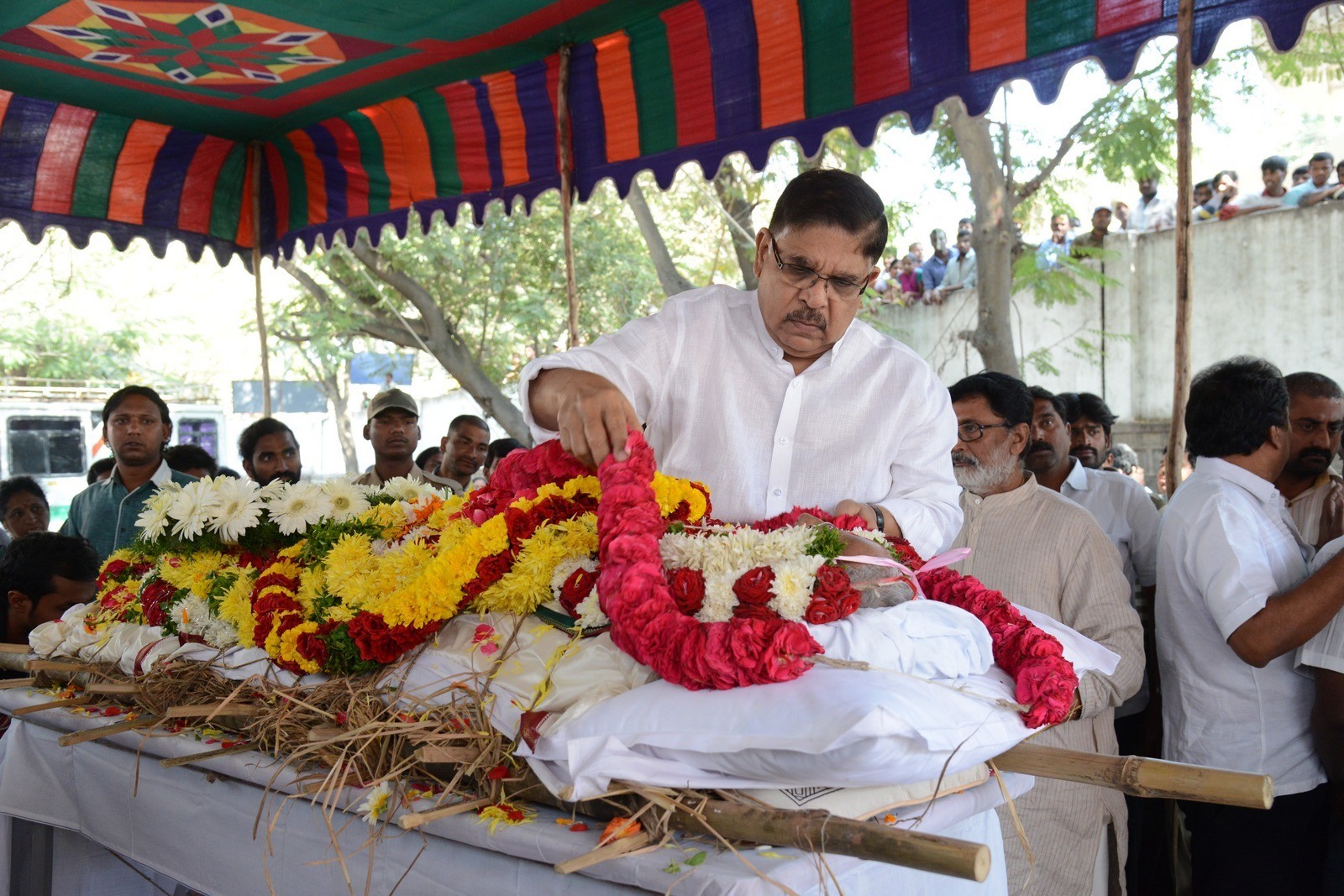 VB Rajendra Prasad Condolences Photos 02 - 169 / 170 photos