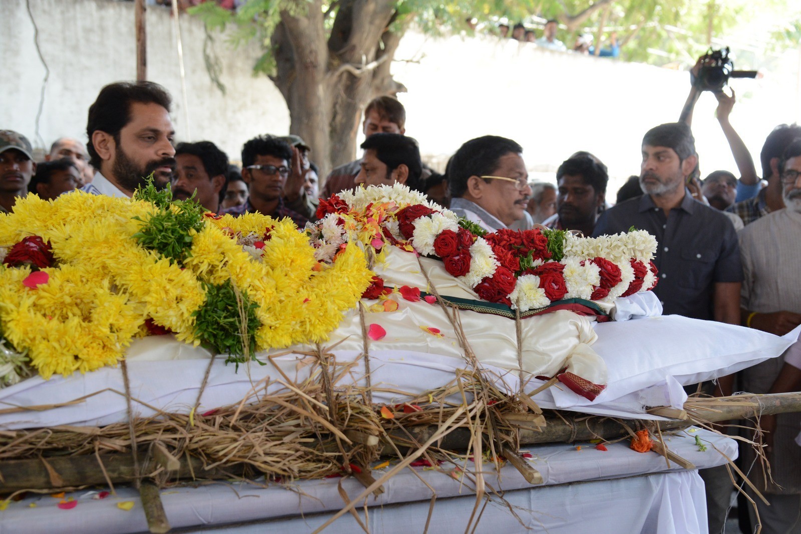 VB Rajendra Prasad Condolences Photos 02 - 170 / 170 photos
