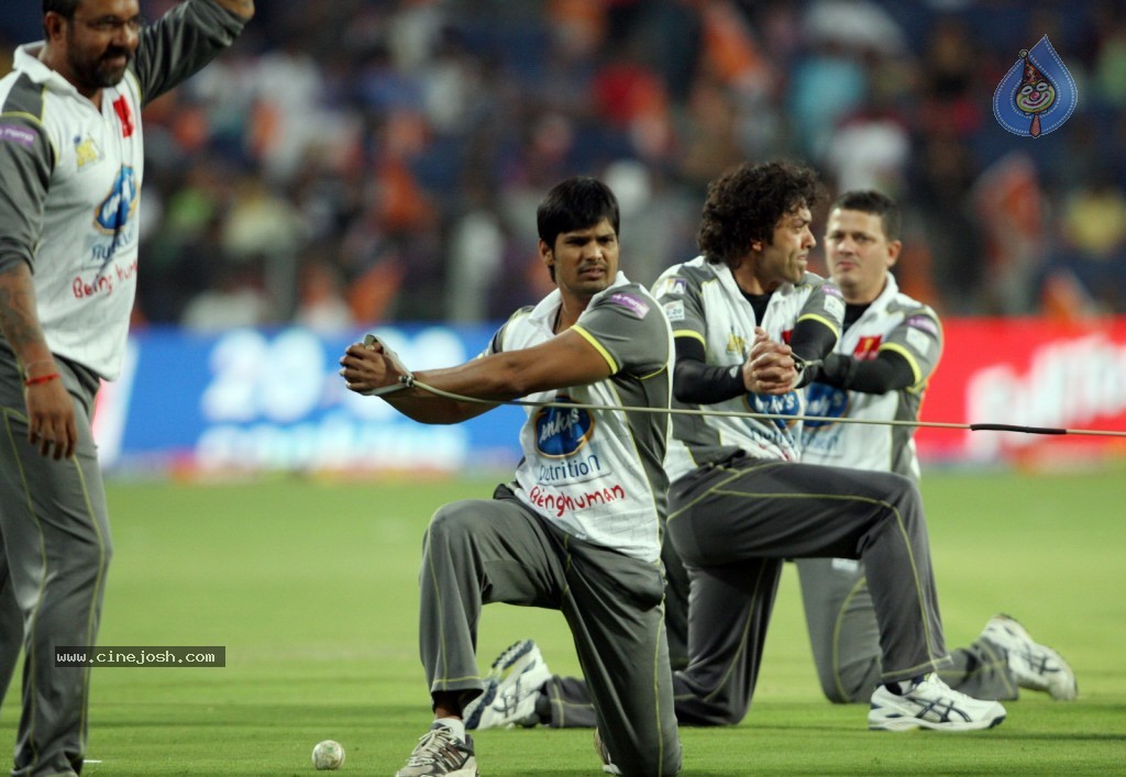 Veer Marathi vs Mumbai Heroes Match - 4 / 96 photos