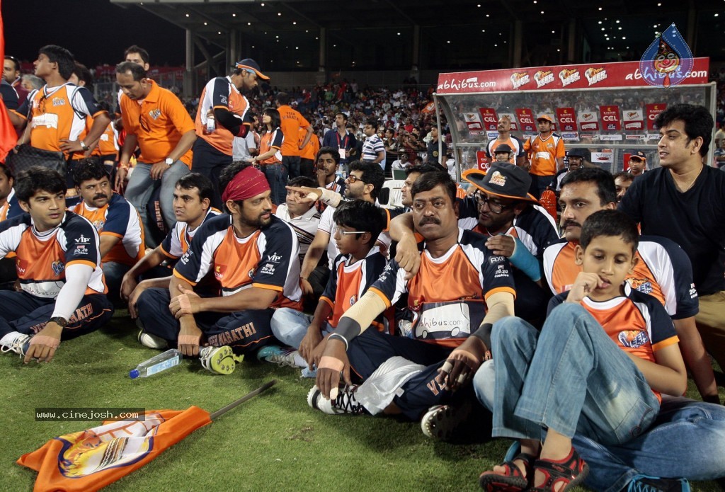 Veer Marathi vs Mumbai Heroes Match - 10 / 96 photos