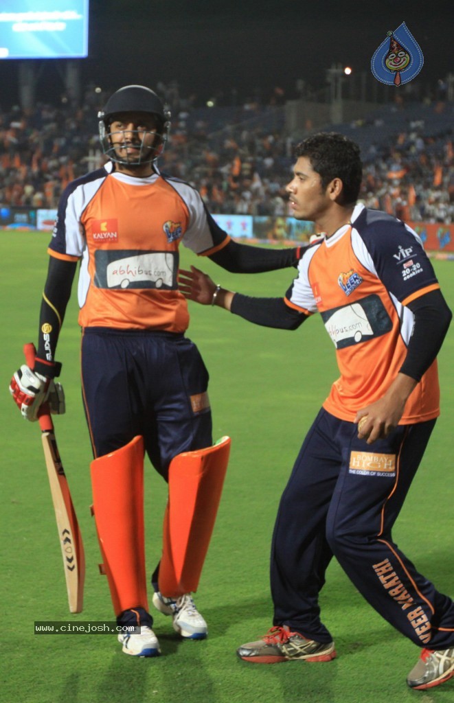 Veer Marathi vs Mumbai Heroes Match - 15 / 96 photos