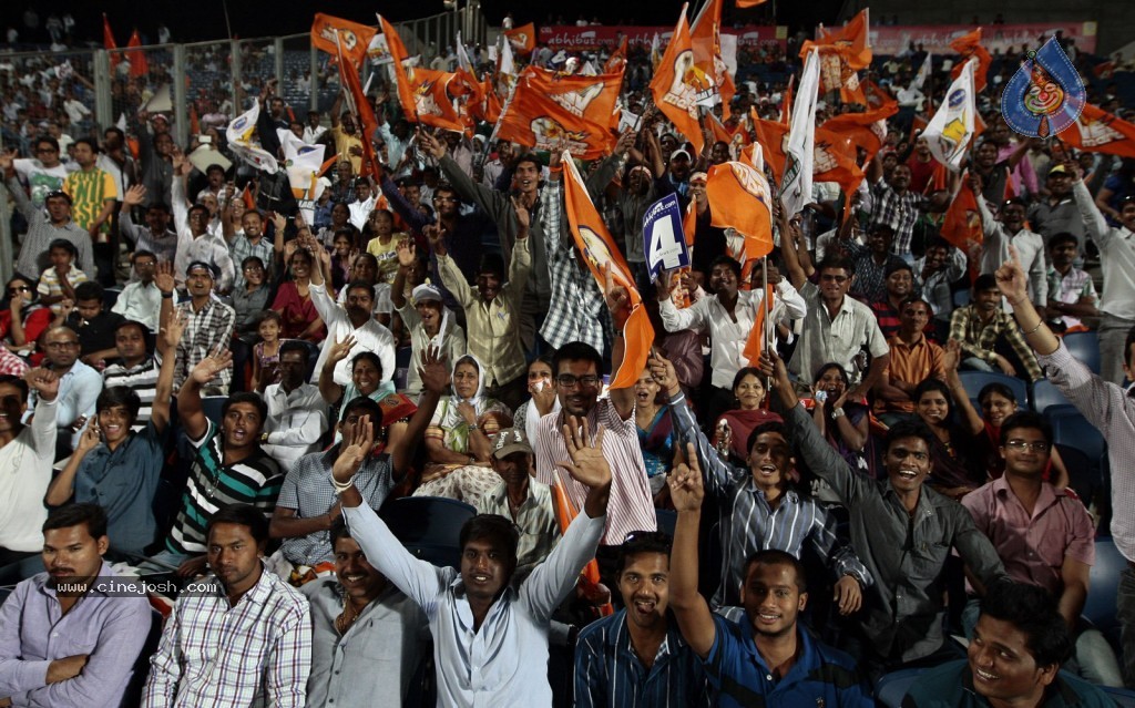 Veer Marathi vs Mumbai Heroes Match - 17 / 96 photos