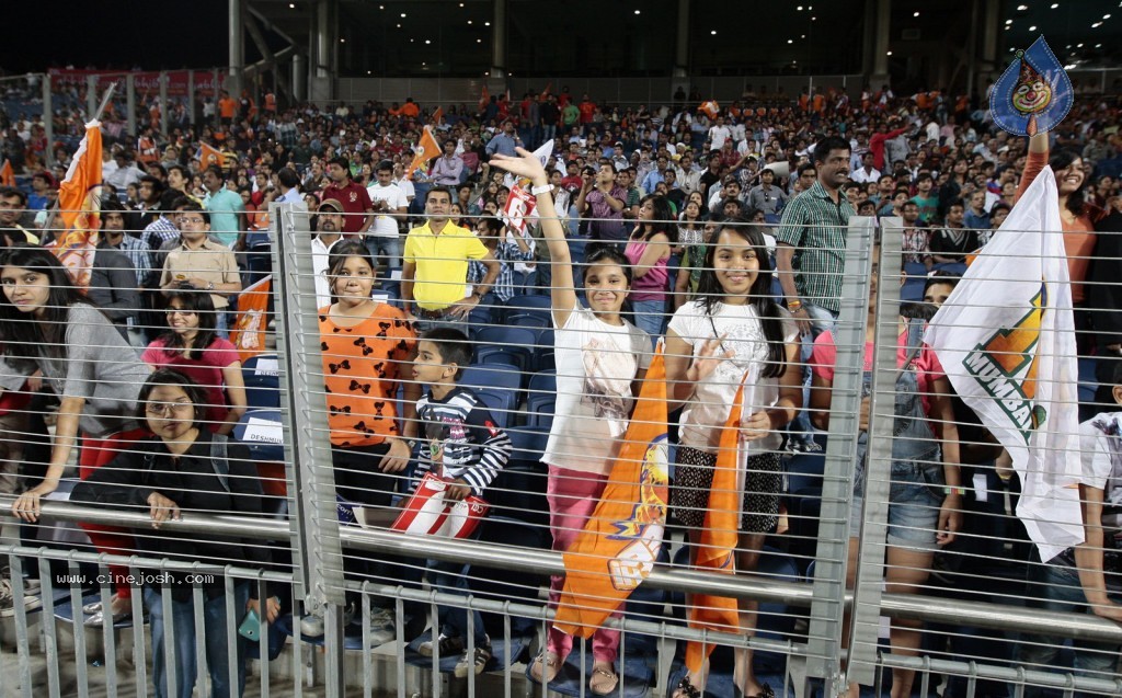 Veer Marathi vs Mumbai Heroes Match - 23 / 96 photos
