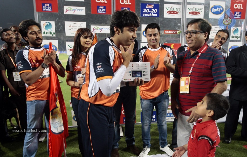 Veer Marathi vs Mumbai Heroes Match - 27 / 96 photos