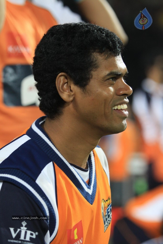 Veer Marathi vs Mumbai Heroes Match - 28 / 96 photos