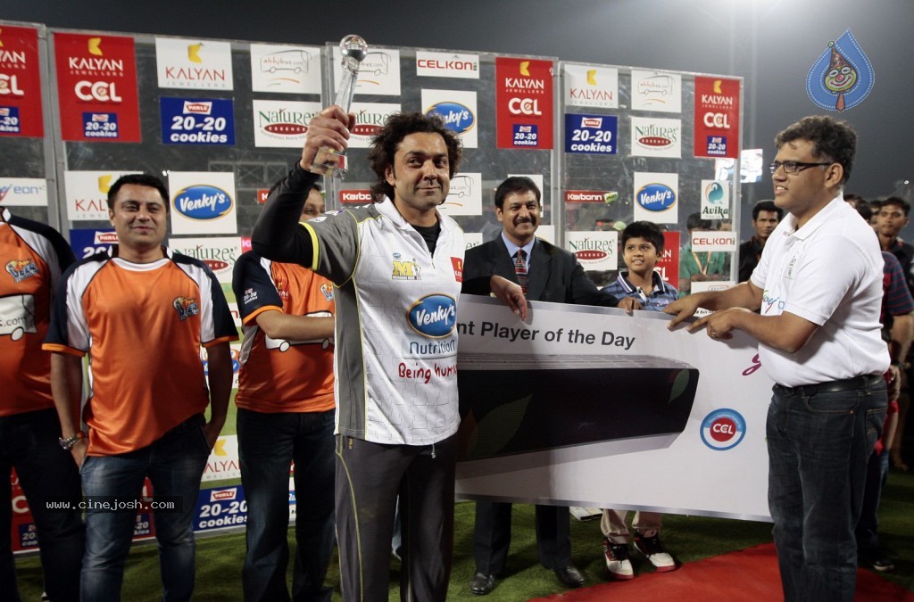 Veer Marathi vs Mumbai Heroes Match - 59 / 96 photos