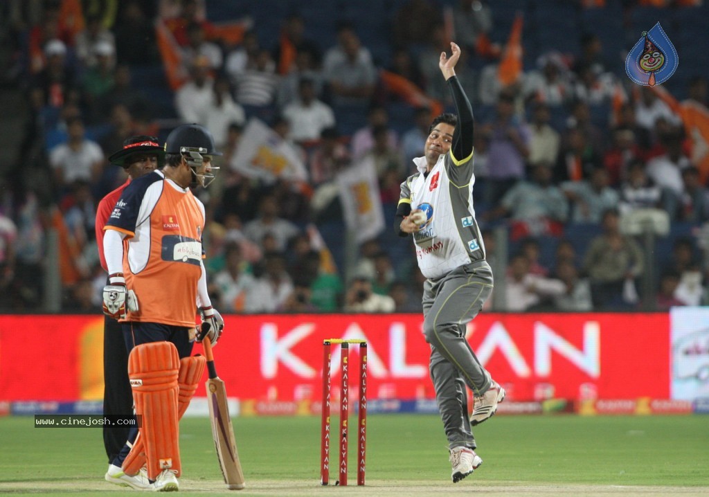 Veer Marathi vs Mumbai Heroes Match - 67 / 96 photos