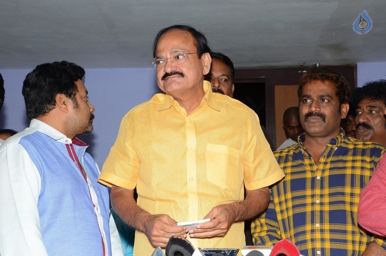 Venkaiah Naidu watches Chuttalabbayi Movie - 4 / 27 photos