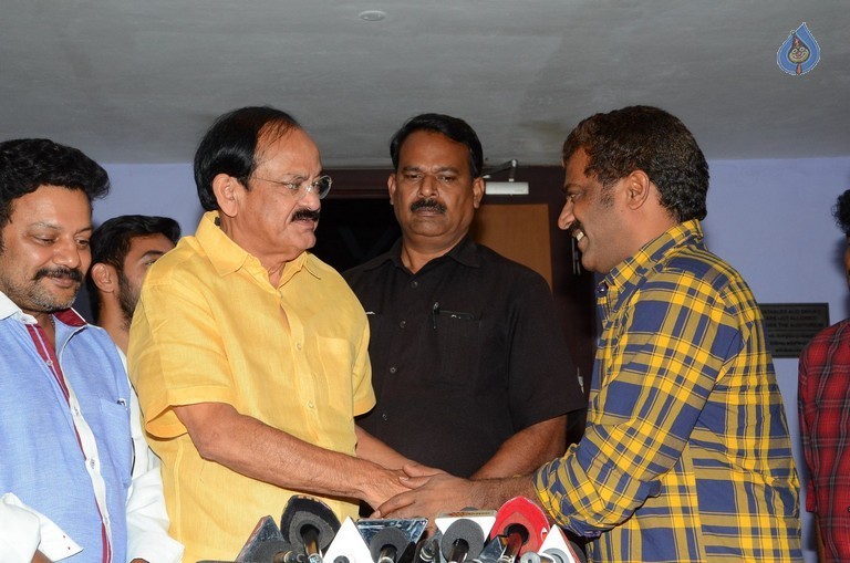 Venkaiah Naidu watches Chuttalabbayi Movie - 5 / 27 photos