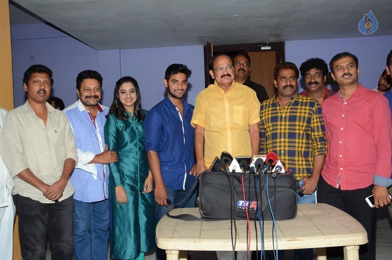 Venkaiah Naidu watches Chuttalabbayi Movie - 13 / 27 photos