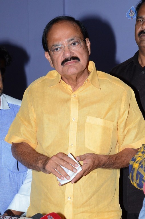 Venkaiah Naidu watches Chuttalabbayi Movie - 17 / 27 photos