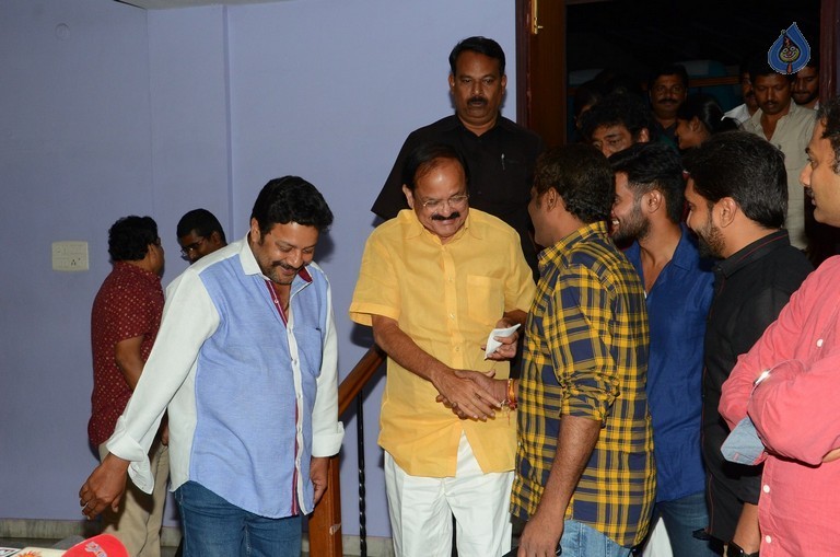 Venkaiah Naidu watches Chuttalabbayi Movie - 20 / 27 photos