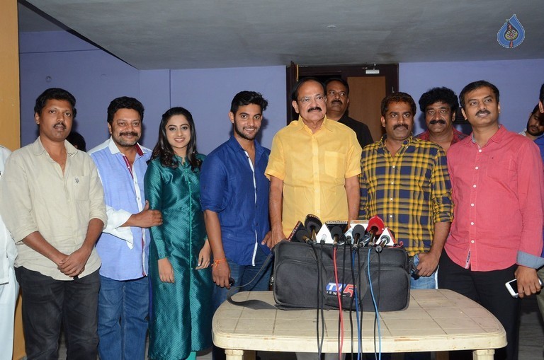 Venkaiah Naidu watches Chuttalabbayi Movie - 27 / 27 photos
