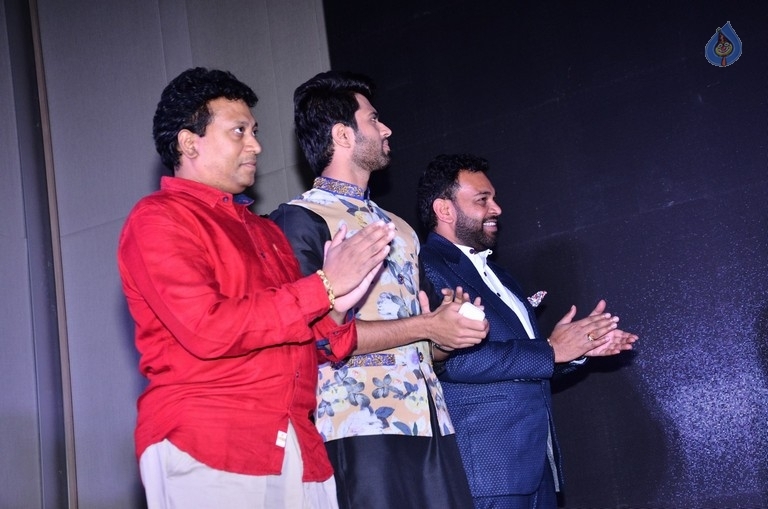Vijay Devarakonda at KLM Mall Logo Launch event - 15 / 34 photos