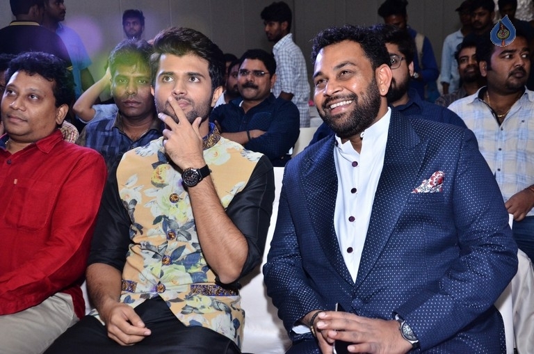 Vijay Devarakonda at KLM Mall Logo Launch event - 16 / 34 photos