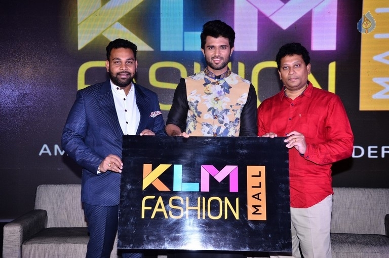 Vijay Devarakonda at KLM Mall Logo Launch event - 34 / 34 photos