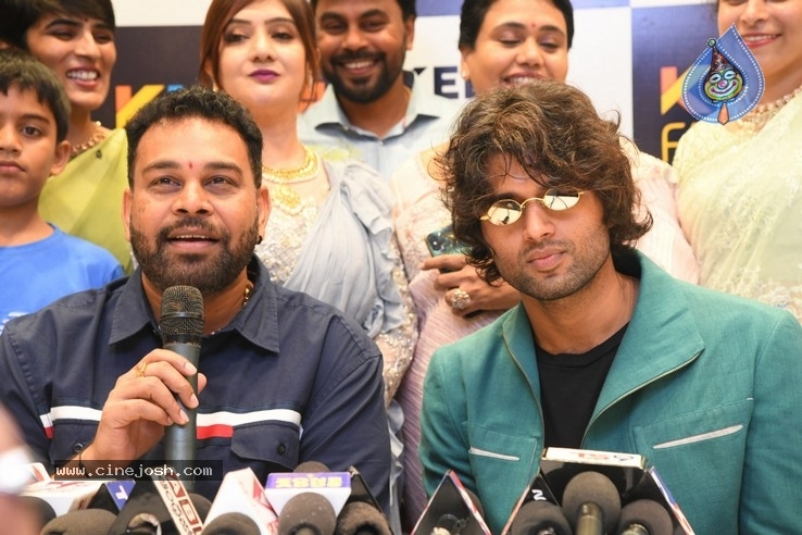 Vijay Devarakonda Launches KLM Shopping Mall - 2 / 38 photos