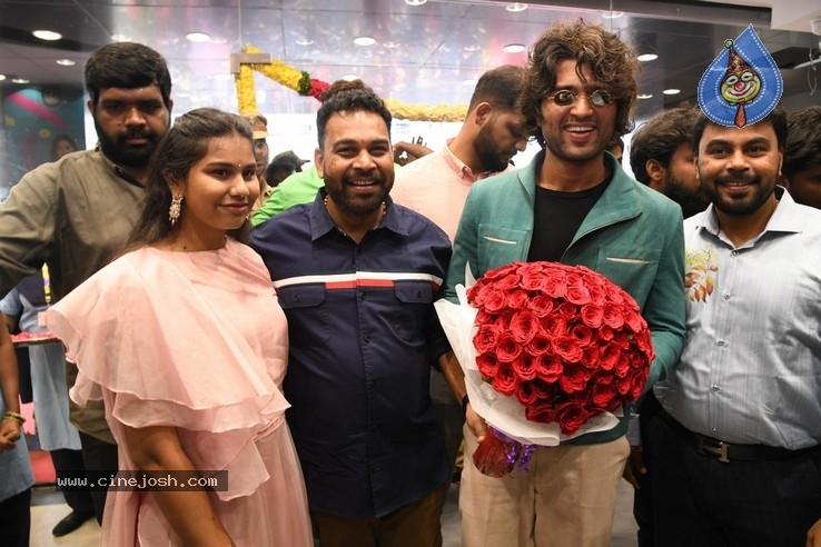 Vijay Devarakonda Launches KLM Shopping Mall - 22 / 38 photos