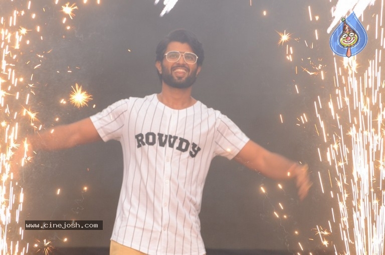 Rowdy shirts devarakonda online on sale