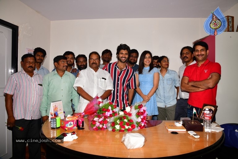 Vijay Deverakonda Birthday Celebrations - 4 / 7 photos