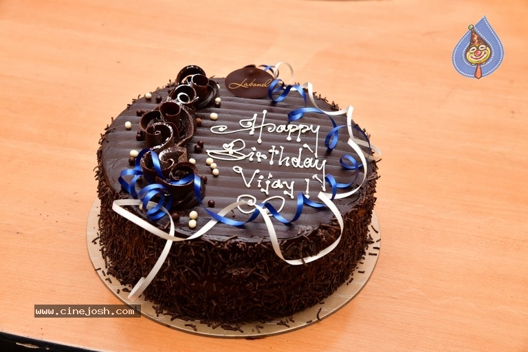 Vijay Deverakonda Birthday Celebrations - 7 / 7 photos