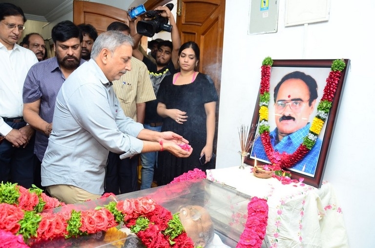 Vijaya Bapineedu Condolences Photos - 1 / 42 photos