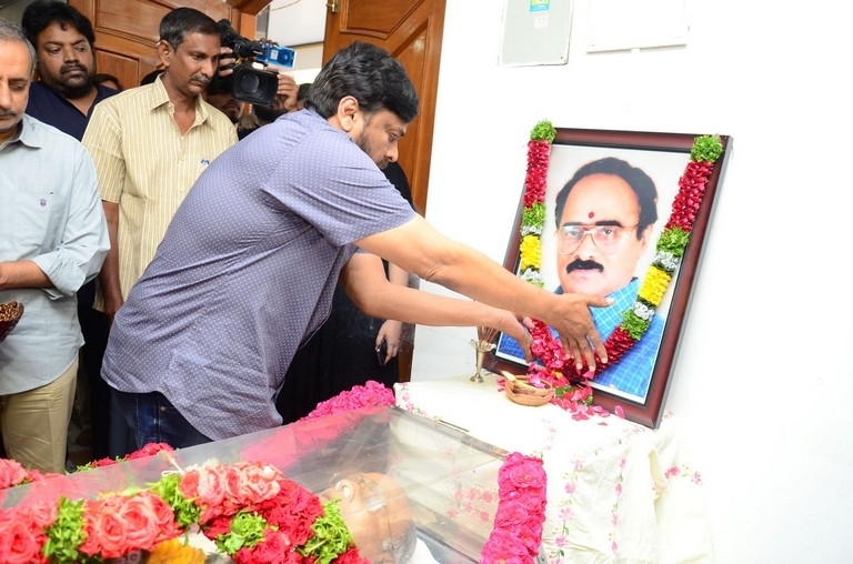 Vijaya Bapineedu Condolences Photos - 11 / 42 photos