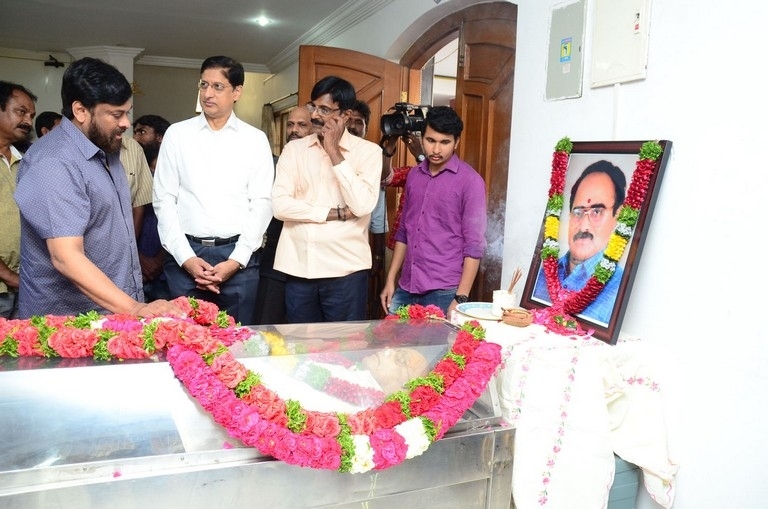 Vijaya Bapineedu Condolences Photos - 19 / 42 photos