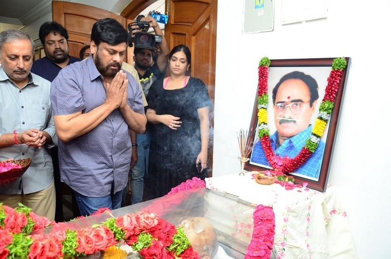 Vijaya Bapineedu Condolences Photos - 22 / 42 photos