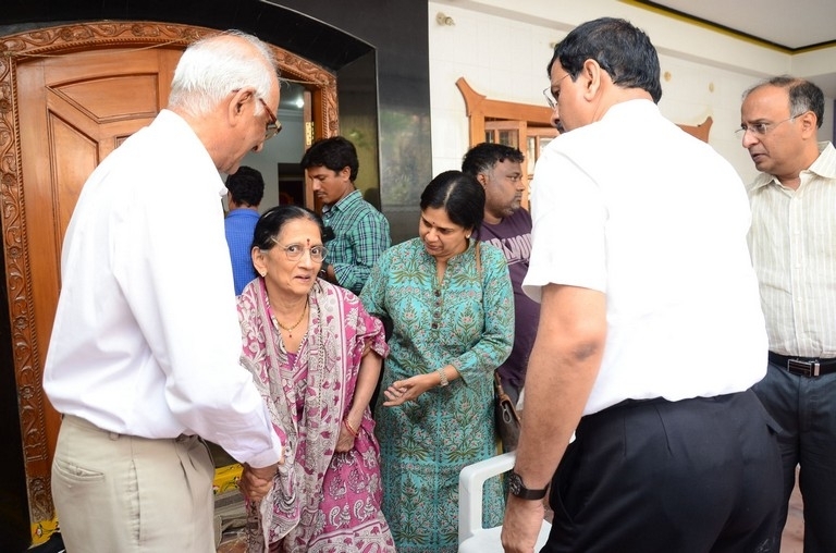 Vijaya Bapineedu Condolences Photos - 41 / 42 photos