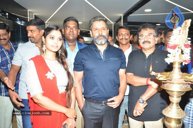 Vikram Launches Fitness Laboratory - 3 / 8 photos