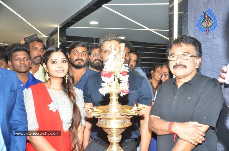 Vikram Launches Fitness Laboratory - 4 / 8 photos