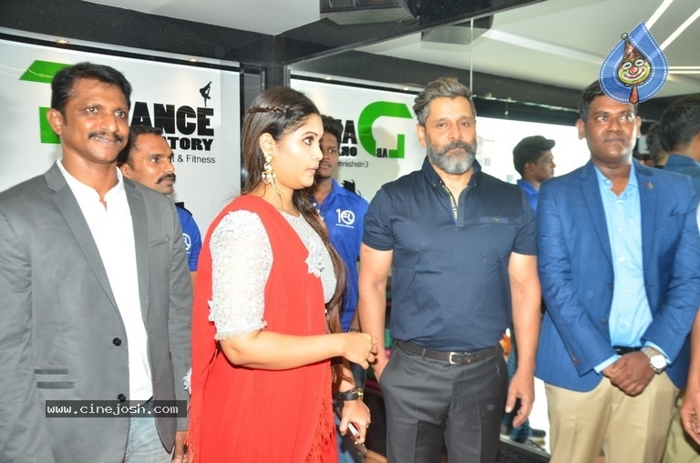 Vikram Launches Fitness Laboratory - 5 / 8 photos