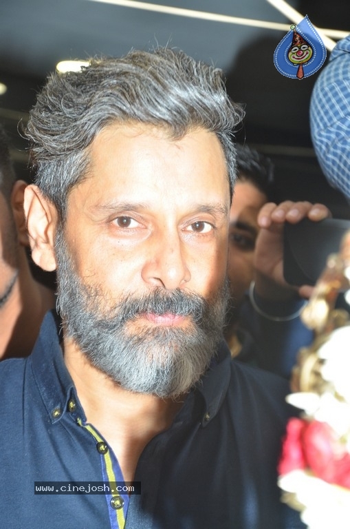 Vikram Launches Fitness Laboratory - 8 / 8 photos