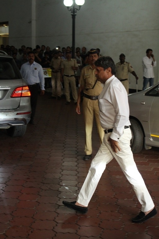 Vinod Khanna Prayer Meet Photos - 7 / 42 photos