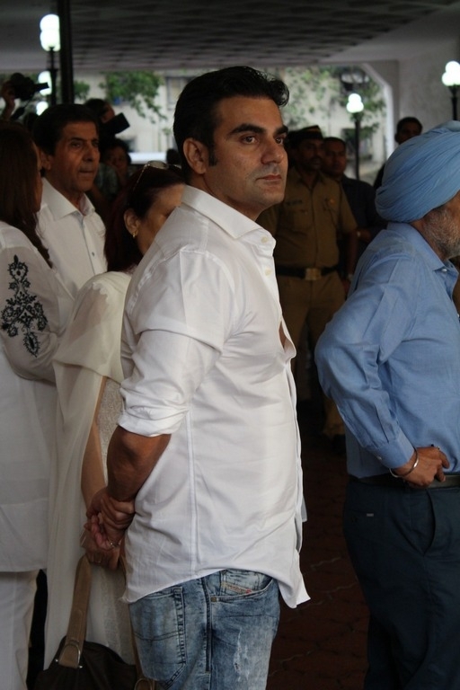 Vinod Khanna Prayer Meet Photos - 31 / 42 photos