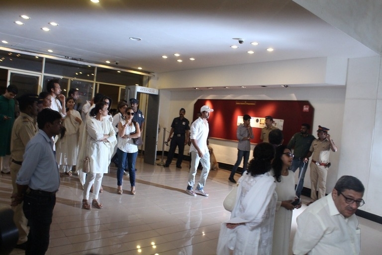 Vinod Khanna Prayer Meet Photos - 35 / 42 photos