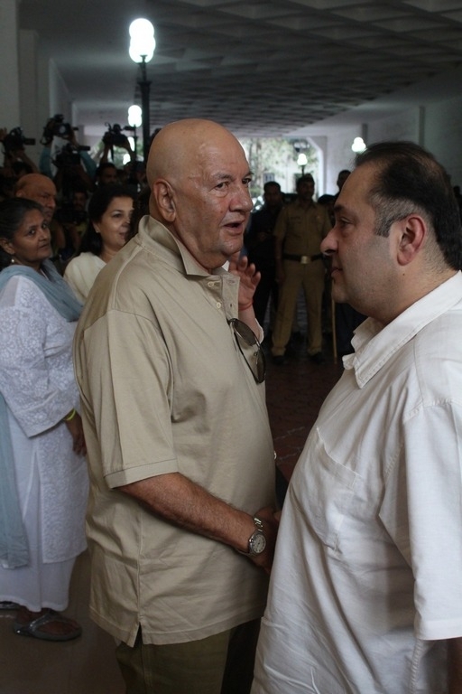 Vinod Khanna Prayer Meet Photos - 41 / 42 photos