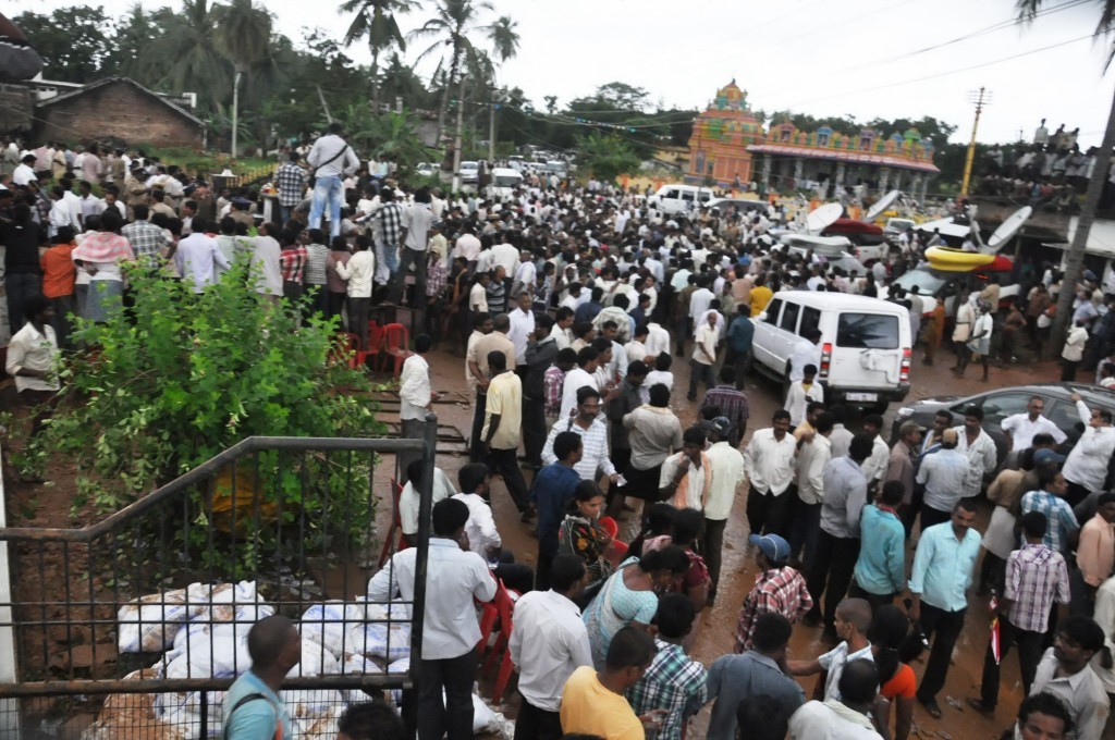 VIPs at Yerran Naidu Dead Body - 5 / 64 photos