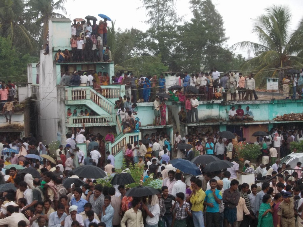 VIPs at Yerran Naidu Dead Body - 30 / 64 photos