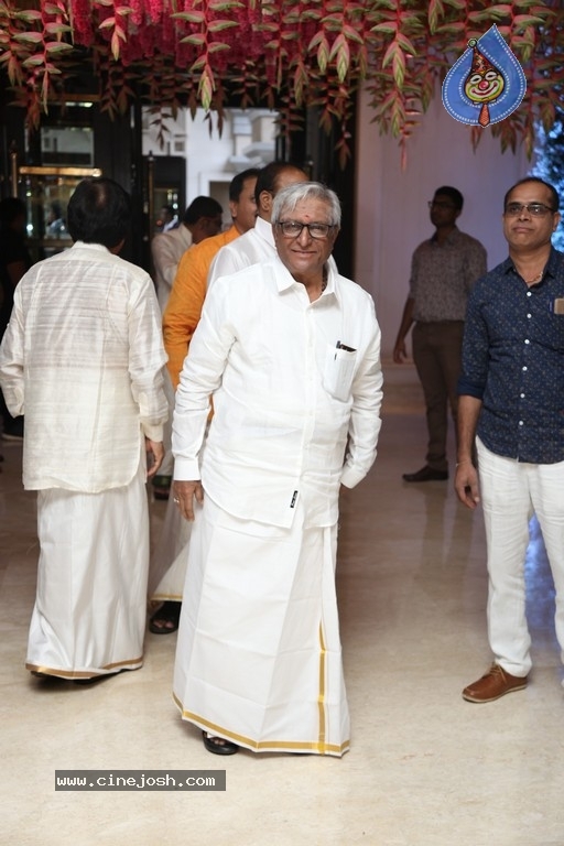 Vishagan - Soundarya Wedding Reception - 10 / 42 photos