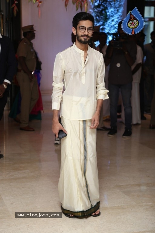 Vishagan - Soundarya Wedding Reception - 34 / 42 photos