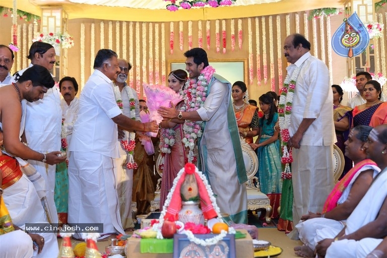 Vishagan - Soundarya Wedding Reception - 39 / 42 photos