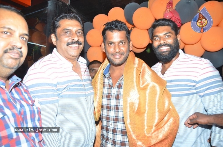 Vishal Inugurate V Square Sports Arena - 5 / 8 photos