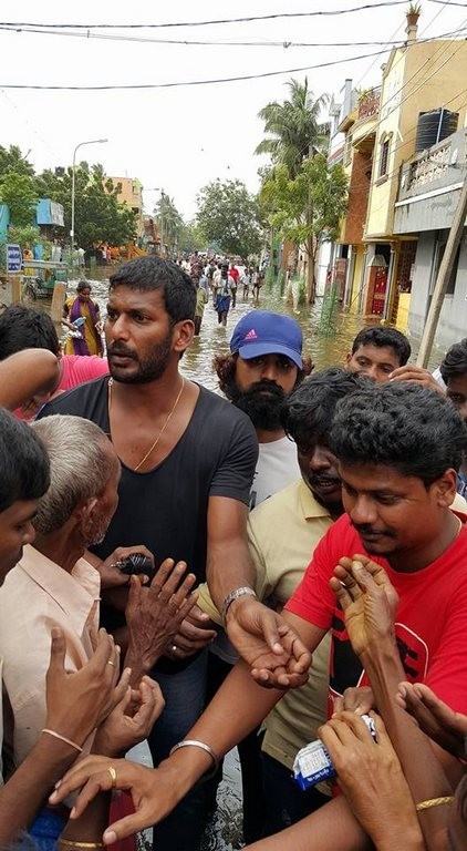 Vishal Supplying Food Packets and Water - 5 / 24 photos