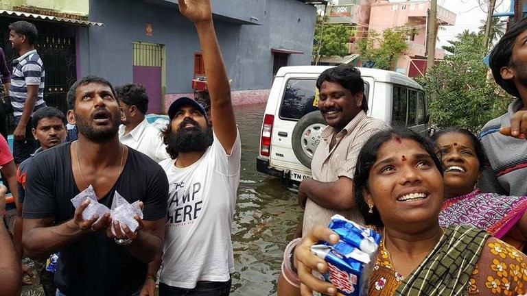 Vishal Supplying Food Packets and Water - 13 / 24 photos