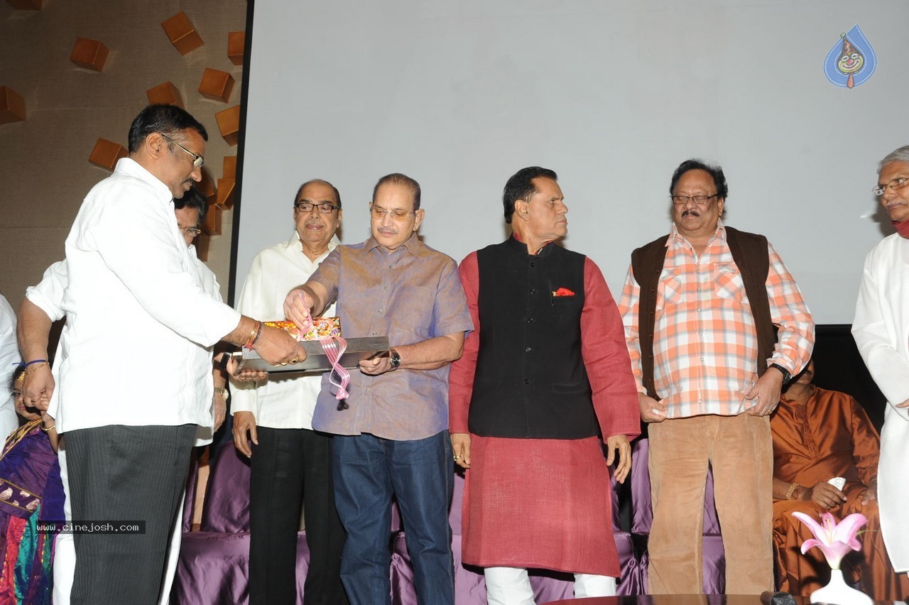 Vishwa Vijetha Vijayagadha Book Launch - 95 / 145 photos